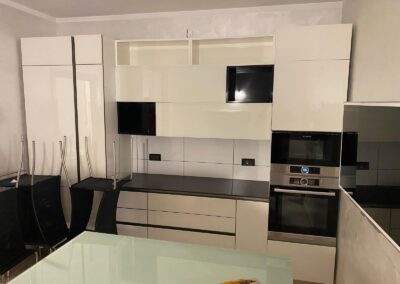 Cucina moderna installata dopo trasloco