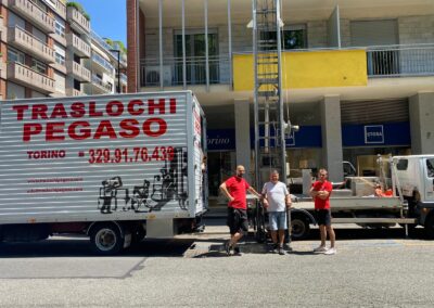 Camion Traslochi Pegaso durante trasloco a Torino centro