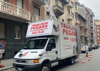 Furgone Pegaso per traslochi urgenti a Torino